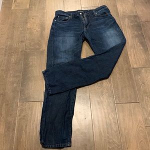 Barely worn men’s light weight lucky jeans. Size 33/34 221 straight leg.
